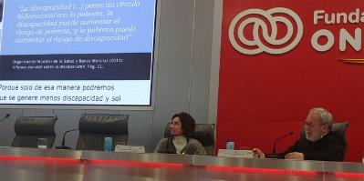 La directora del CERMI, Pilar Villarino, y el sociólogo Antonio Jiménez Lara.
