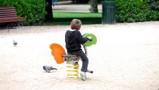 Niño jugando en un parque. Foto: Marta Verano.