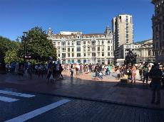Cientos de personas se manifiestan en Oviedo contra los recortes sociales en Asturias