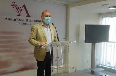 Pedro Martínez, presidente de CERMI Región de Murcia, durante su comparecencia en la Comisión de Sanidad y Política Social de la Asamblea Regional