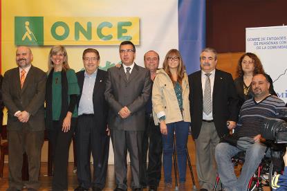 Foto de familia tras la presentación del CERMI Alicante
