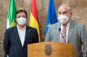 El presidente del CERMI, Luis Cayo Pérez Bueno, en el acto de entrega del premio cermi.es a la Junta de Extremadura