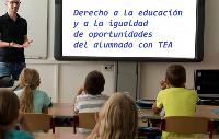 Alumnos en clase; en la pizarra se lee: derecho a la educación y a la igualdad de oportunidades del alumnado con TEA