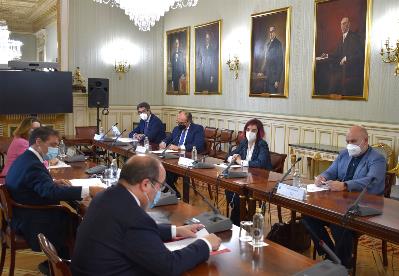 El ministro de Política Territorial y Función Pública, Miquel Iceta, durante la reunión mantenida con representantes de los empresarios, autónomos y personas con discapacidad