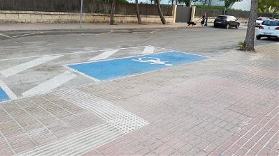 Plaza de aparcamiento accesible de un municipio analizado