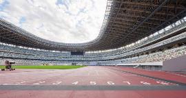 Línea de salida del atletismo en el Estadio Nacional de Tokio.