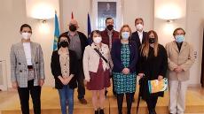 Foto de familia del CERMI Asturias trasladando sus reivindicaciones a la Delegada de Gobierno del Principado