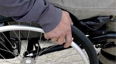 Detalle de una silla de ruedas