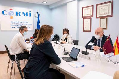 Imagen de la reunión en el CERMI con la Vicepresidenta de la Región de Murcia, Isabel Franco
