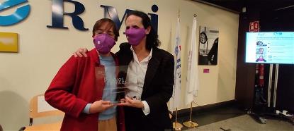 Ana Peláez, vicepresidenta ejecutiva de Fundación CERMI Mujeres, junto a Vicky Bendito, Premio cermi.es en la  categoría Activista-Trayectoria Asociativa