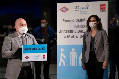 El presidente del CERMI, Luis Cayo Pérez Bueno, en la entrega del premio cermi.es a Metro Madrid