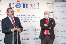 El presidente del Comité Paralímpico Español (CPE), Miguel Carballeda, en el acto de entrega del premio cermi.es junto al presidente del CERMI, Luis Cayo Pérez Bueno
