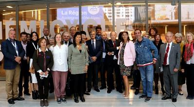 Amalia Diéguez en una foto de familia del Encuentro presencial de la Federación Europea de personas con Daño Cerebral Adquirido