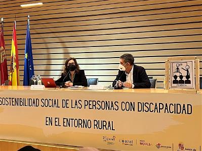 la presidenta del CERMI Castilla-La Mancha, Cristina Gómez y el comisionado Adjunto de CERMIS Autonómicos, Luis Javier Alonso