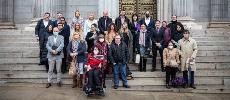 Representantes del CERMI y organizaciones de la discapacidad a las puertas del Congreso