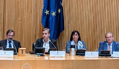 la patrona de Fundación CERMI Mujeres, Mayte Gallego, junto a otros participantes en el acto institucional en el Congreso de los Diputados con motivo del 40 aniversario de la Lismi