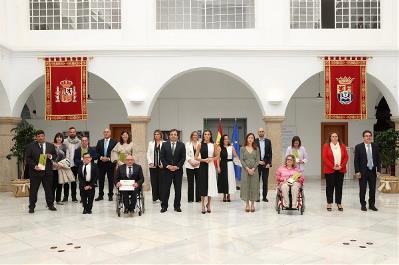 Foto de familia de los premios (© Casa de S.M. el Rey)