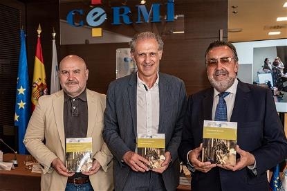 El director general de Servimedia, José Manuel González Huesa, presenta un libro que analiza la realidad social de España