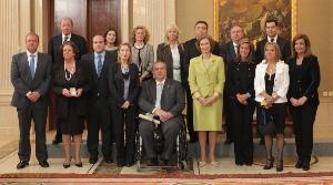 Foto de familia al recibir el Premio Reina Sofía 2011, en el apartado de “Rehabilitación e Integración»
