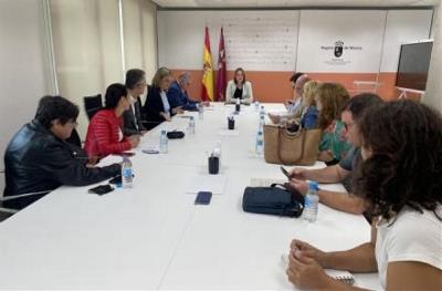 Región de Murcia. La Comunidad analiza con las asociaciones la Ley general de derechos de las personas con discapacidad