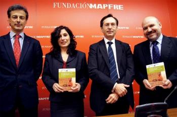 De izquierda a derecha: Garrido, Ríos, Robles y Pérez Bueno, durante la presentación del libro