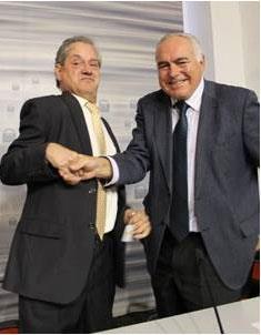 El alcalde de Mérida, Pedro Acedo (dcha.), junto al presidente de CERMI Extremadura, Manuel González