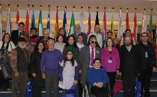 Foto de familia de la delegación del CERMI-Aragón en la sede del Parlamento Europeo en Bruselas