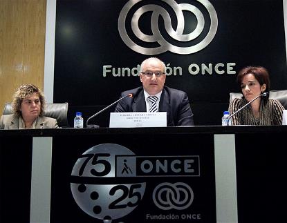 De izquierda a derecha: Teresa Palahí, Borja Adsuara y Pilar Villarino, en la inauguración de la jornada