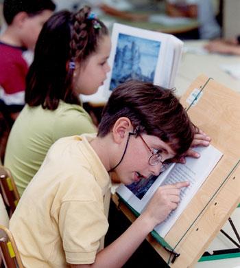 La ONCE cuenta con centros educativos para niños con discapacidad visual