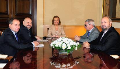 Luis Cayo Pérez Bueno, presidentde del CERMI, en un encuentro con la presidenta del Gobierno de Aragón, Luisa Fernanda Rudi, junto con el CERMI-Aragón