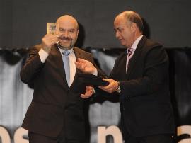 Luis Cayo Pérez Bueno, presidente del CERMI, recibe la distinción en la Gala Ávila Ciudad Accesible 2011