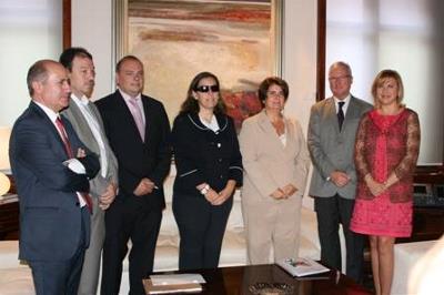 Pilar Morales, presidenta del CERMI Región de Murcia, con la nueva directiva en una reunión con el presidente de la Región de Murcia, Ramón Luis Valcárcel