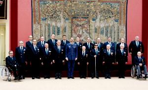 El Príncipe Felipe junto a una representación de la Comisión del Consejo Nacional de ACIME 