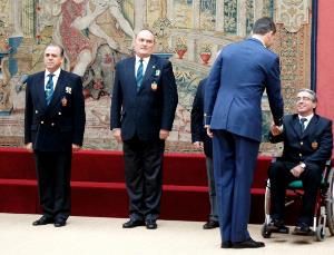 El Príncipe Felipe saluda a miembros de ACIME 