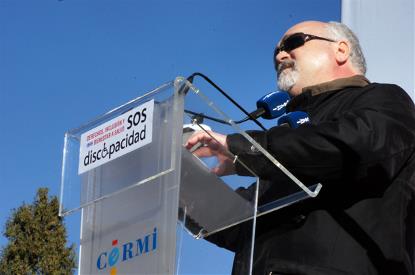 El presidente del EDF, Yannis Vardakastanis durante su participación en la marcha SOS Discapacidad