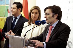 Alberto Durán, secretario general del CERMI interviene, junto a la ministra Ana Mato y el secretario de Estado, Juan Manuel Moreno