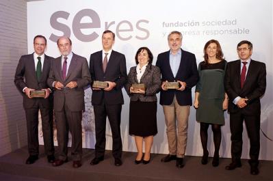 Foto de grupo de los galardonados en la cuarta edición de los Premios SERES