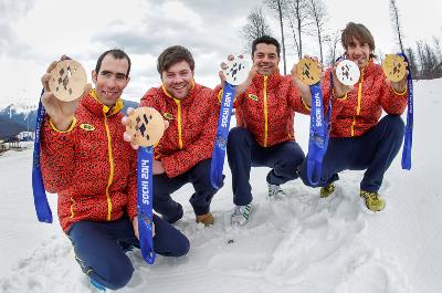 Gabriel Gorce, Arnau Ferrer, Miguel Galindo y Jon Santacana, con sus medallas de Sochi 2014