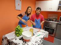 Aprendiendo tareas domésticas en el Centro de Promoción de la Autonomía Personal en la Asociación Síndrome de Down Burgos