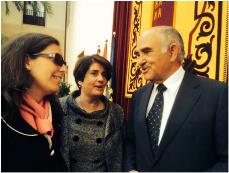 Pilar Morales y Teresa Lajarín junto con Alberto Garre