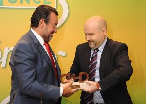 La ONCE y su Fundación reciben el premio extraordinario cermi.es 2013