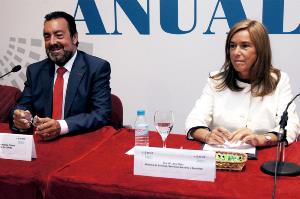 Miguel Carballeda, presidente de la ONCE y su Fundación junto a Ana Mato, ministra de Sanidad, Servicios Sociales e Igualdad
