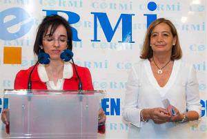 Pilar Villarino, directora ejecutiva del CERMI y Cristina Rodríguez-Porrero Miret, hasta ahora directora del Ceapat, en la entrega de la distinción "Amiga de la discapacidad"