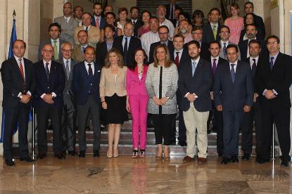 Foto de familia del Pleno del CERSE (Consejo Estatal de Responsabilidad Social de las Empresas) en la aprobación de la Estrategia Española de Responsabilidad Social de las Empresas