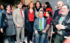 Toma de posesión de Ignacio Tremiño como director general de Discapacidad. Foto de familia con representantes del CERMI