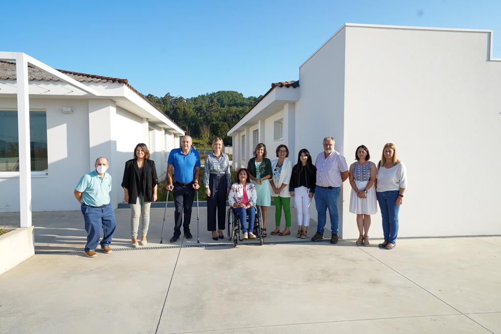 Visita de la Conselleira de Política Social a las nuevas instalaciones de la entidad Adapta en Ponteareas