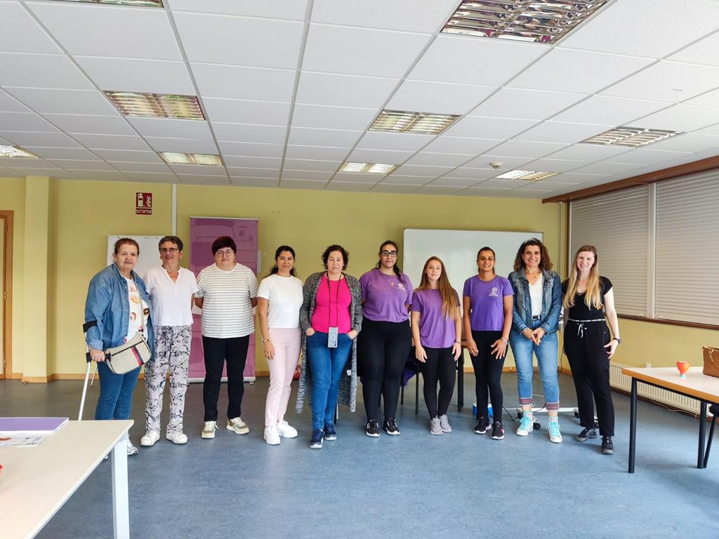 COGAMI y Mujeres Colleiteiras sensibilizan sobre iniciativas sostenibles y de autoempleo como la recogida de aceite doméstico