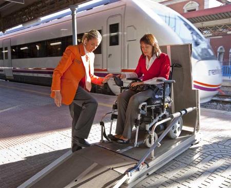 La asistencia del servicio Atendo de Renfe comienza desde la petición de asistencia y continúa en la estación, el viaje y la llegada