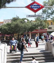 Falta de accesibilidad en el acceso a una estación de metro