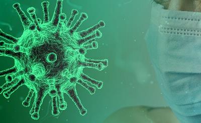 Imagen del coronavirus cerca de un rostro con mascarilla